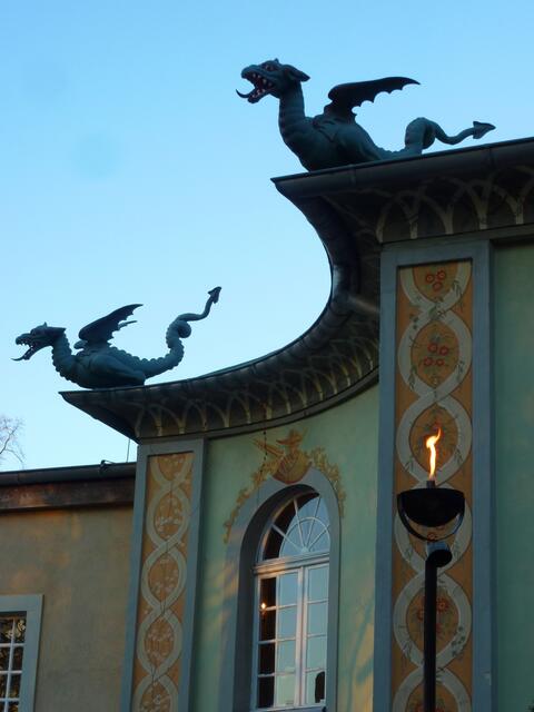 Im Turm befindet sich ein kleines Restaurant.