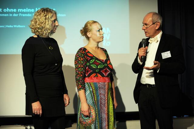 Fotografin Heike Wollborn und Buchautorin Manuela Branz im Gespräch mit Hajo Arnds