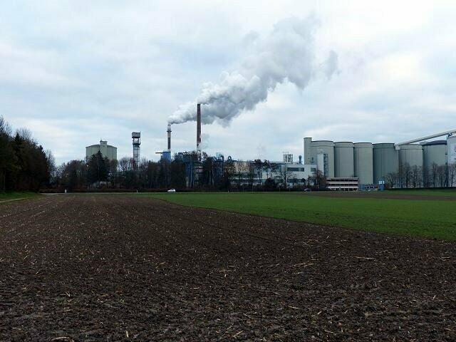 die Zuckerfabrik ..... von der Straße davor dringt kein Geräusch bis hierher ...