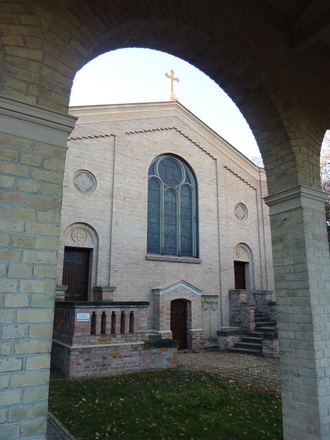 Die Friedhofskirche an der Ribbeckstraße