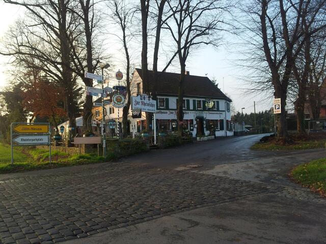 Hier im Restaurant "Zur Rheinfähre", einem 300 Jahre alten Traditionshaus fand die Veranstaltung statt.