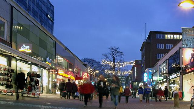 Vorweihnachtlicher Bummel durch die Holstenstraße