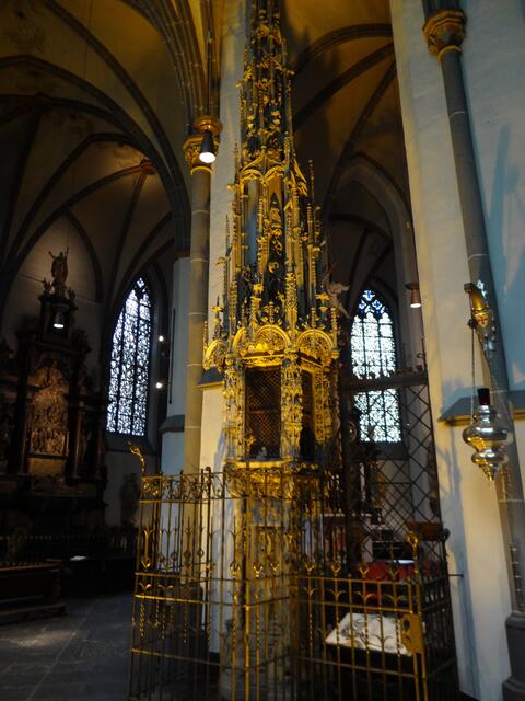 lichterfüllter Raum (St. Lambertus in Düsseldorf)