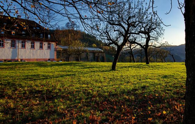 Letzte Sonnenstrahlen am Kloster St. Trudpert im Münstertal