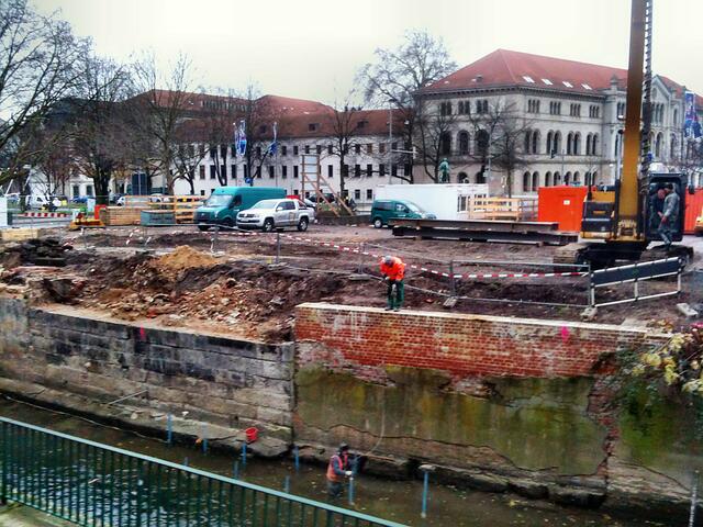 An der Leine in der Leine. Sicher ist sicher.