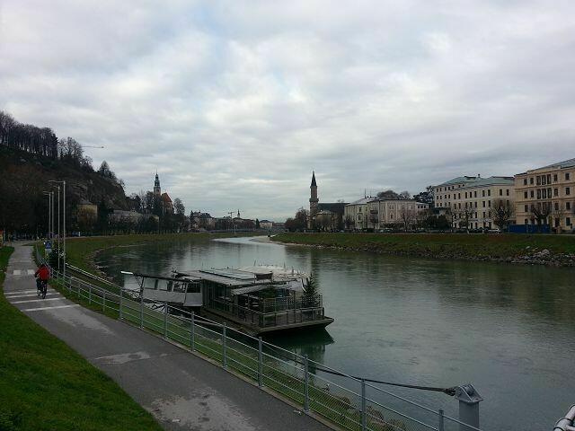 ein Blick über die Salzach - 4 Brücken gibt es innerhalb einer kleinen Strecke
