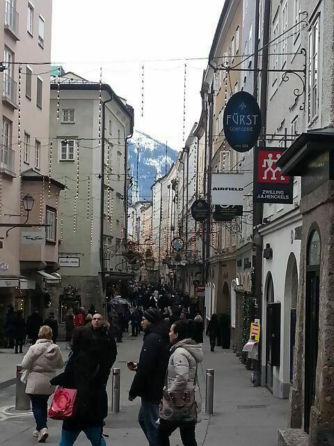 Blick in die berühmte Getreidegasse