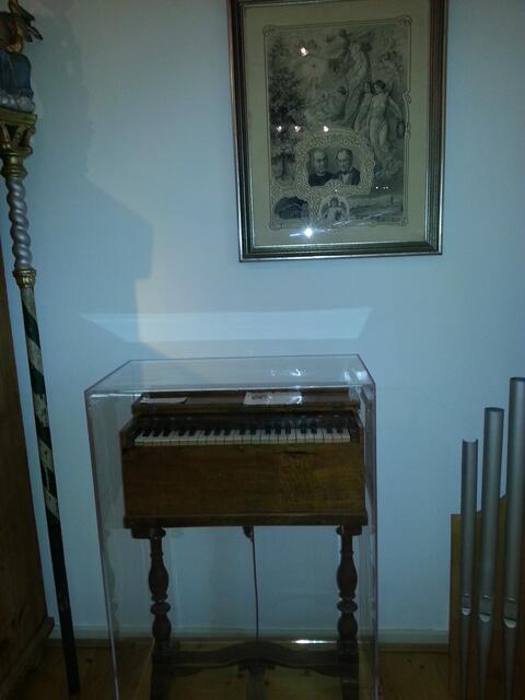 ein altes Musikinstrument