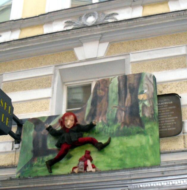 Naja, dessen Name kennt auch jeder, oder?