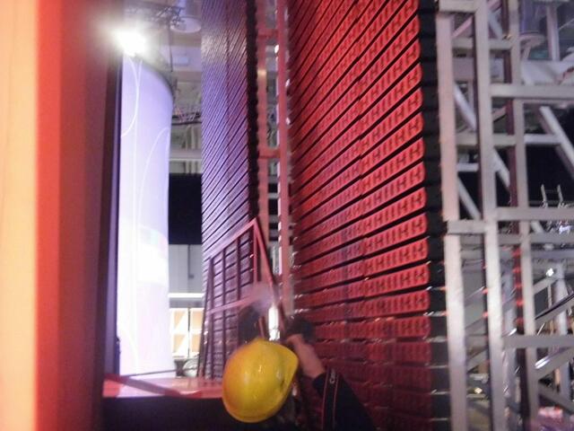 Über diese Treppe kommen am kommenden Samstag die Kandidaten und Gäste in die Halle