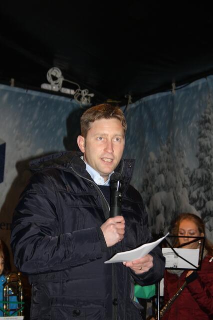 Bürgermeister Richard Greiner eröffnet den Weihnachtsmarkt 2013