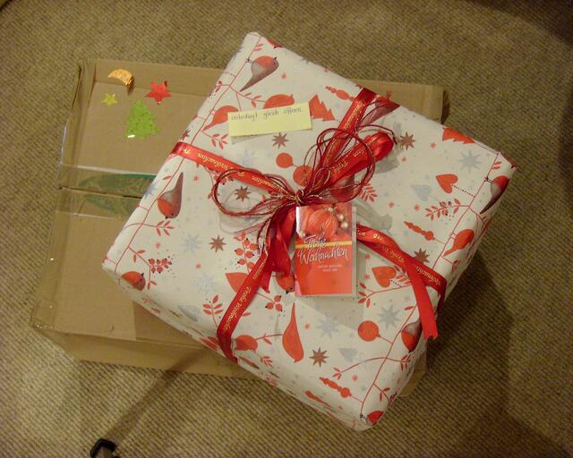 Liebevoll verpackt...die Spannung steigt....