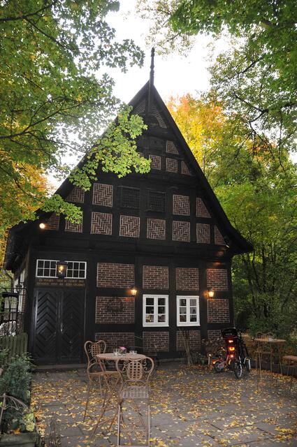 Im Hermann-Löns-Park entstand eine Art Mini-Freilichtmuseum.
