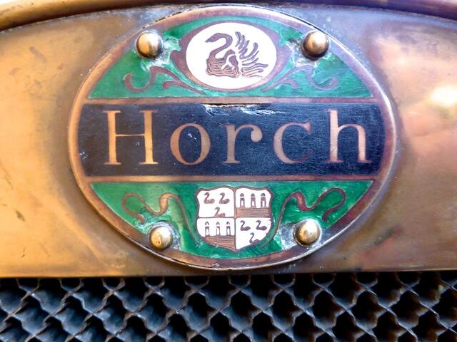 Sogar Automobile mit Zwickauer Stadtwappen am Kühler
