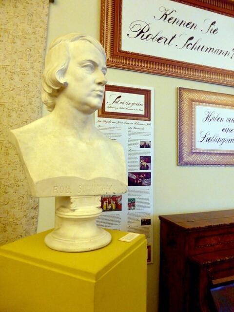 Die Schumann-Büste gestaltete die amerikanische Künstlerin Janet Grau