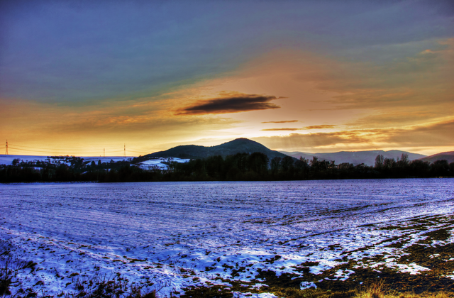 Euch allen wünsche ich eine frohe und besinnliche Zeit. (Der Rabenstein, Eingang zum "Nationalpark Kellerwald-Edersee / Archivfoto Jan. 2013)