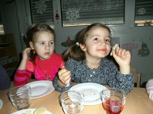 Mmmh, unsere Plätzchen schmecken richtig lecker...