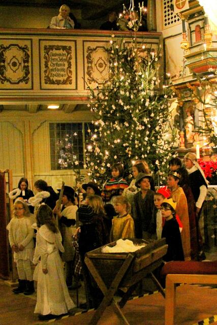 Beim Krippenspiel wirkten Kinder der Grundschule am Hausberg mit.