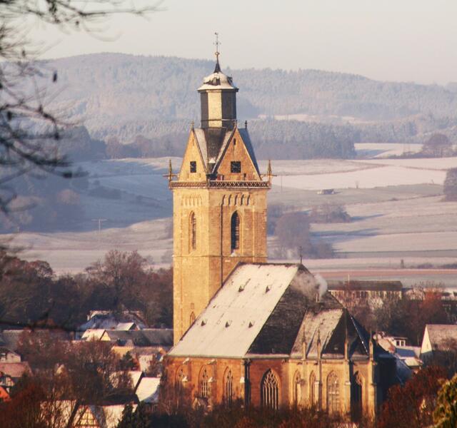 Ich freue mich auf ein weiteres Jahr mit vielen tollen Schnappschüssen und Berichten und wünsche euch allen frohe Feiertage! Die Korbacher Kilianskirche im Schnee wurde Ende November aufgenommen.