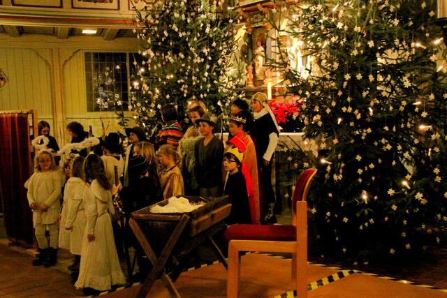 Beim Krippenspiel wirkten Kinder der Grundschule am Hausberg mit.