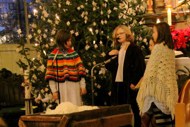 Beim Krippenspiel wirkten Kinder der Grundschule am Hausberg mit.