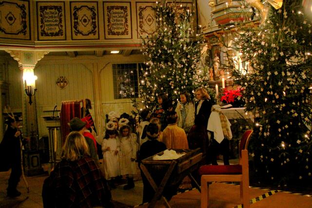 Beim Krippenspiel wirkten Kinder der Grundschule am Hausberg mit.
