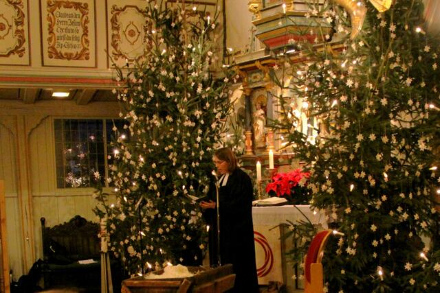 Frau Pastorin Alexandra Ziemer bei der Predigt.