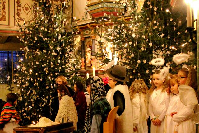 Beim Krippenspiel wirkten Kinder der Grundschule am Hausberg mit.