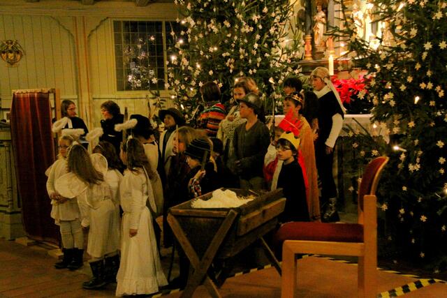 Beim Krippenspiel wirkten Kinder der Grundschule am Hausberg mit.