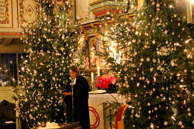 Frau Pastorin Alexandra Ziemer bei der Predigt.