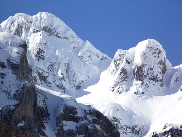 In den Hochlagen liegt der Schnee vier Meter hoch. So viel hat es dort seit Menschengedenken nicht mehr gegeben.