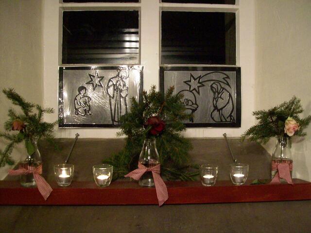Sogar die Fenster waren passend zum Motto "Es ist ein Ros' entsprungen" dekoriert :-)