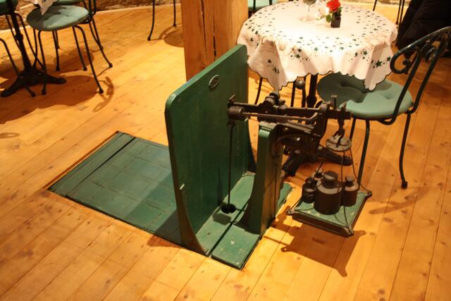 historische Sackwaage im Mühlencafe