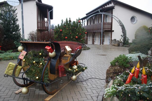 auf dem Mühlenhof noch die Weihnachtsdekoration, die Aufnahmen entstanden am 2. Weihnachtstag 2013 bei Regen