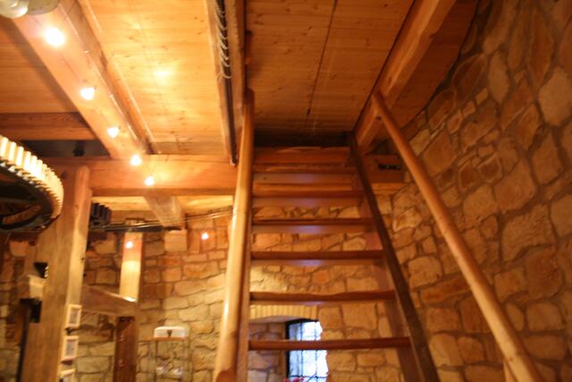 historische Treppe von 1884 zum 3. Stockwerk, dem Mahlboden