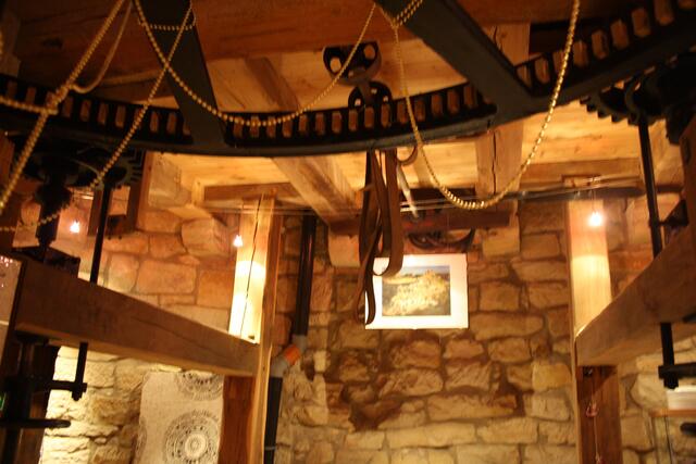 Stirnrad und Transmissionsriemen, einst war hier alles in Bewegung...