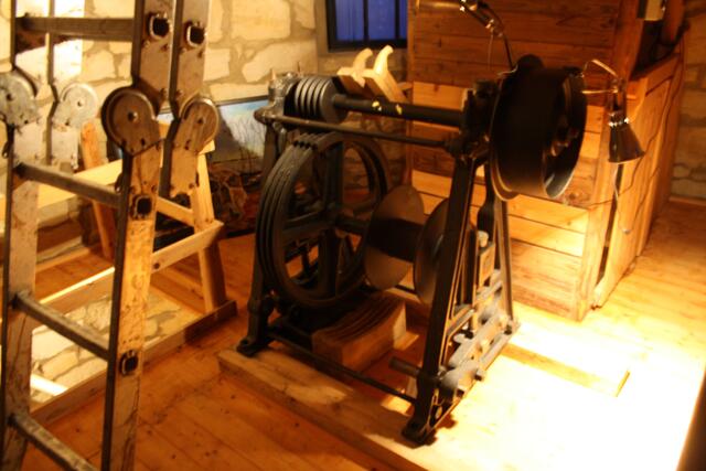 ein Teil der alten technischen Einrichtung ist hier gelagert, ein weiterer Teil wird derzeit noch aufgearbeitet