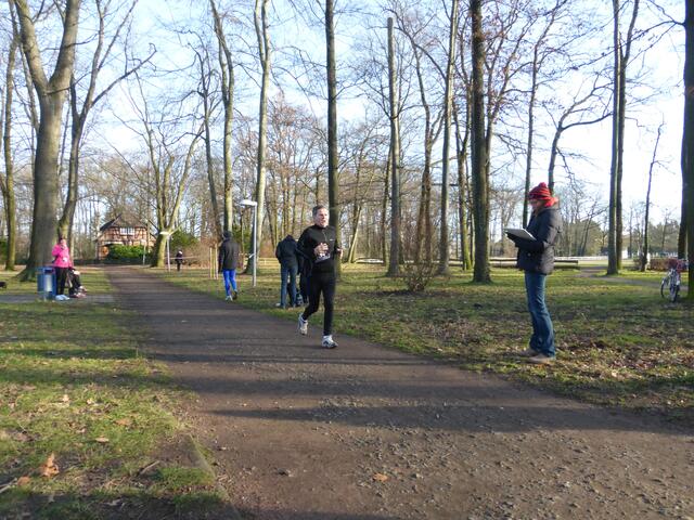 Auch Hertha-Starter Helmut Nentwich hat diesen Lehrter Silvesterlauf gleich beendet.