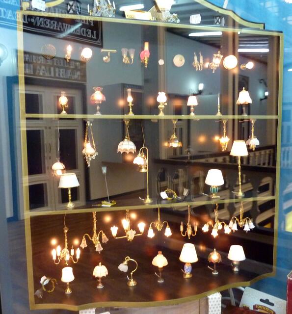 Schaufenster in einem kleinen Einkaufszentrum in Arrecife