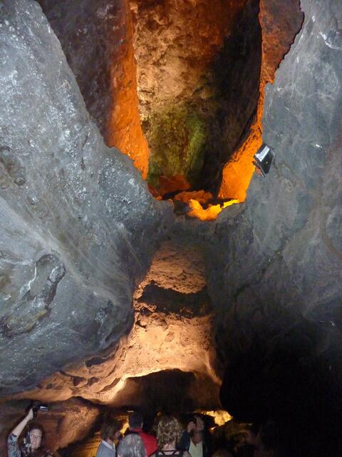 In die Höhle "Cueva de los Verdes" kommt man nur mit einer Führung.