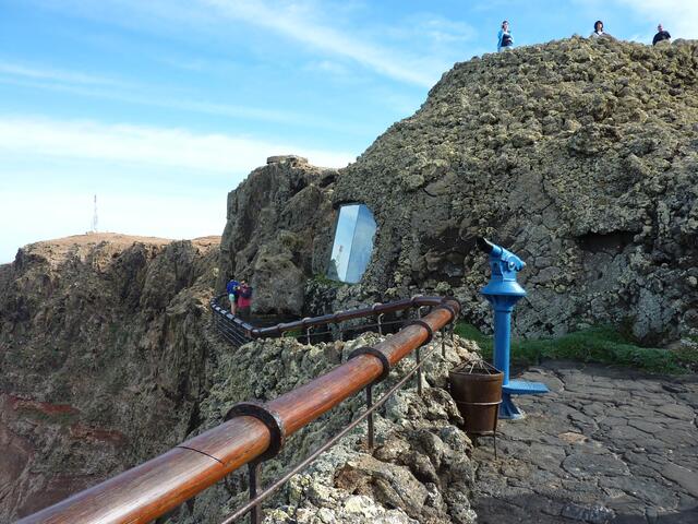 In dem Felsen befindet sich ein Café.
