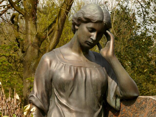 TRAUER-VERLUST-BESINNLICHKEIT-GEDANKEN-HOFFNUNG