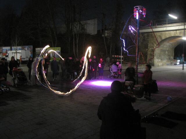 Mit dem Feuertanz endete das Friedensfest am KunstforumHMP