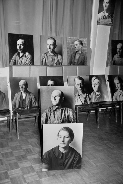 1000-Jahr-Feier Döhren: Fotoausstellung über die Zwangsarbeiter der Döhrener Wolle bei St. Petri.