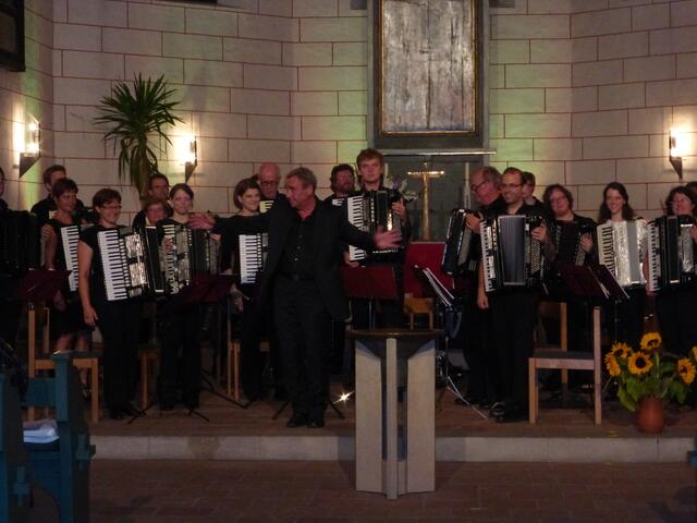 Franz Schlosser mit seinem Accordimento beim festlichen Konzert in der Jakobskirche