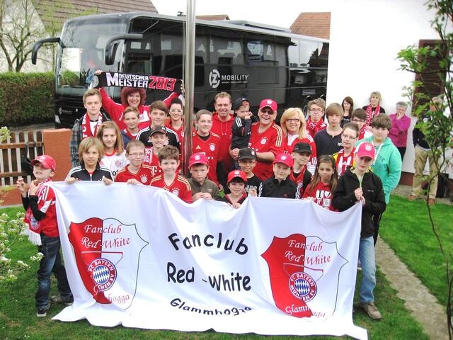 Kinderfahrt 2013 zur Allianz-Arena mit Familie Tausend und Betreuer bringt große Freude für die kranken Kinder