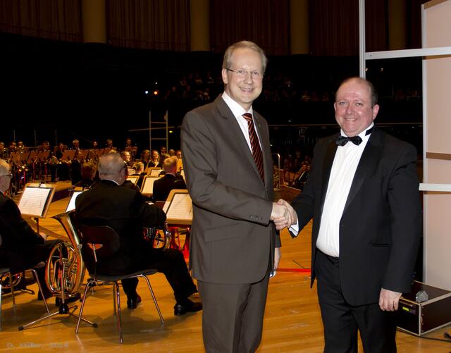 OB Stefan Schostok (li) und Orchesterleiter Hugo Loosveld (re)