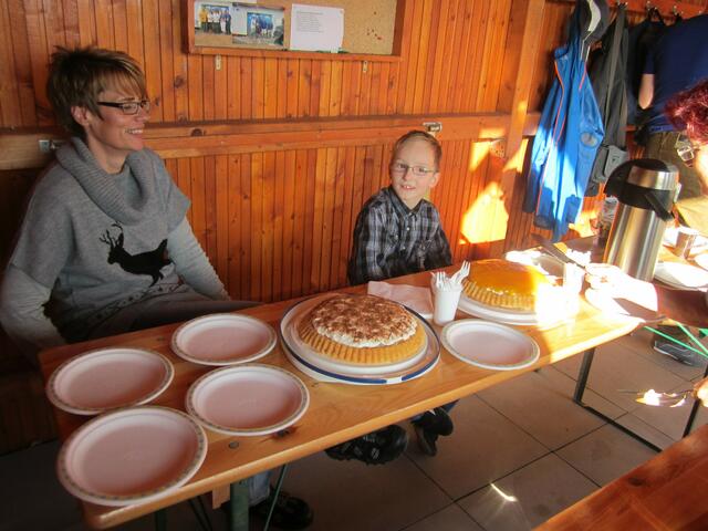 Kaffee und Kuchen steht bereit