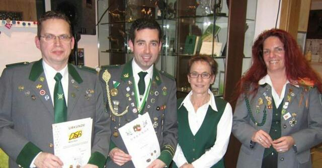 Gewinner der Leistungsnadeln und Damennadeln 2013 (v.l.n.r.): Martin Kern, Stefan Henke, Maria Jorke und Bettina Kubocz