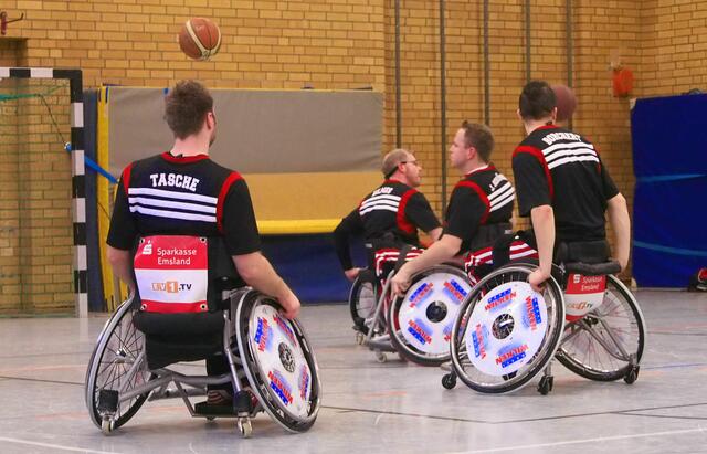 Emsland Rolli Baskets aus Meppen im Spiel gegen die Langenhagener! Foto Anke Bodenstein